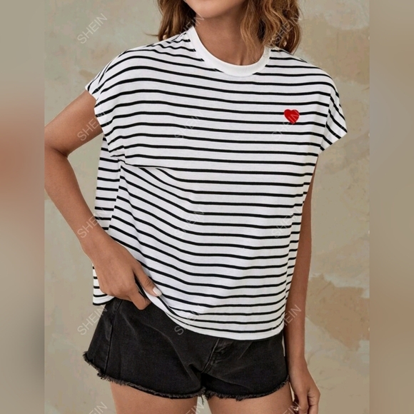 ✨SHEIN EZwear Striped Print Heart Patched Batwing Sleeve Tee✨ - Picture 5 of 6